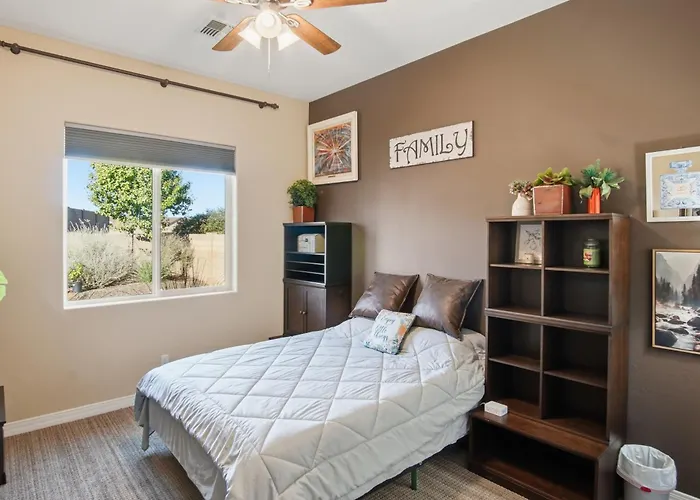 Cozy Near Trails & Lakes Holiday home